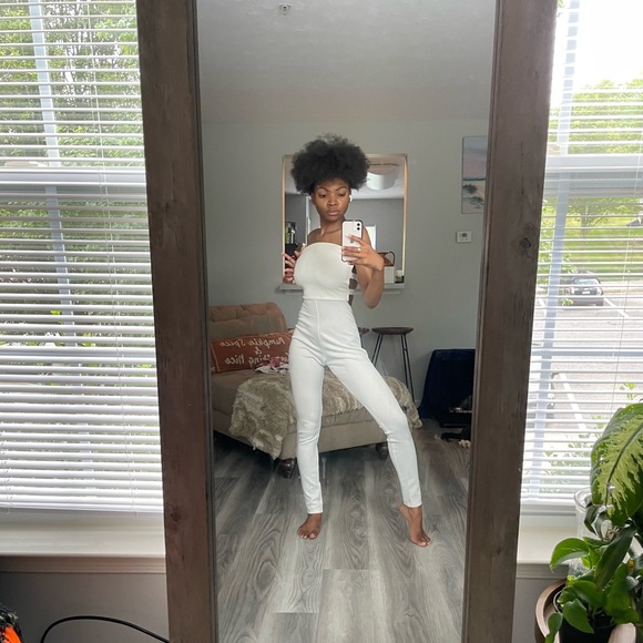 Sleeveless White Backless Jumpsuit - Picture 4 of 11